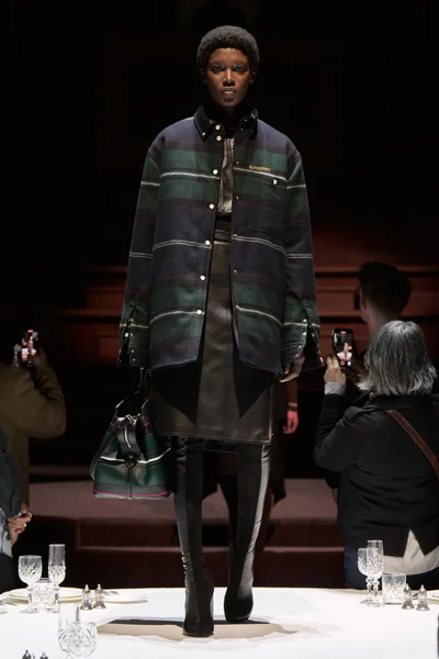 Look 16